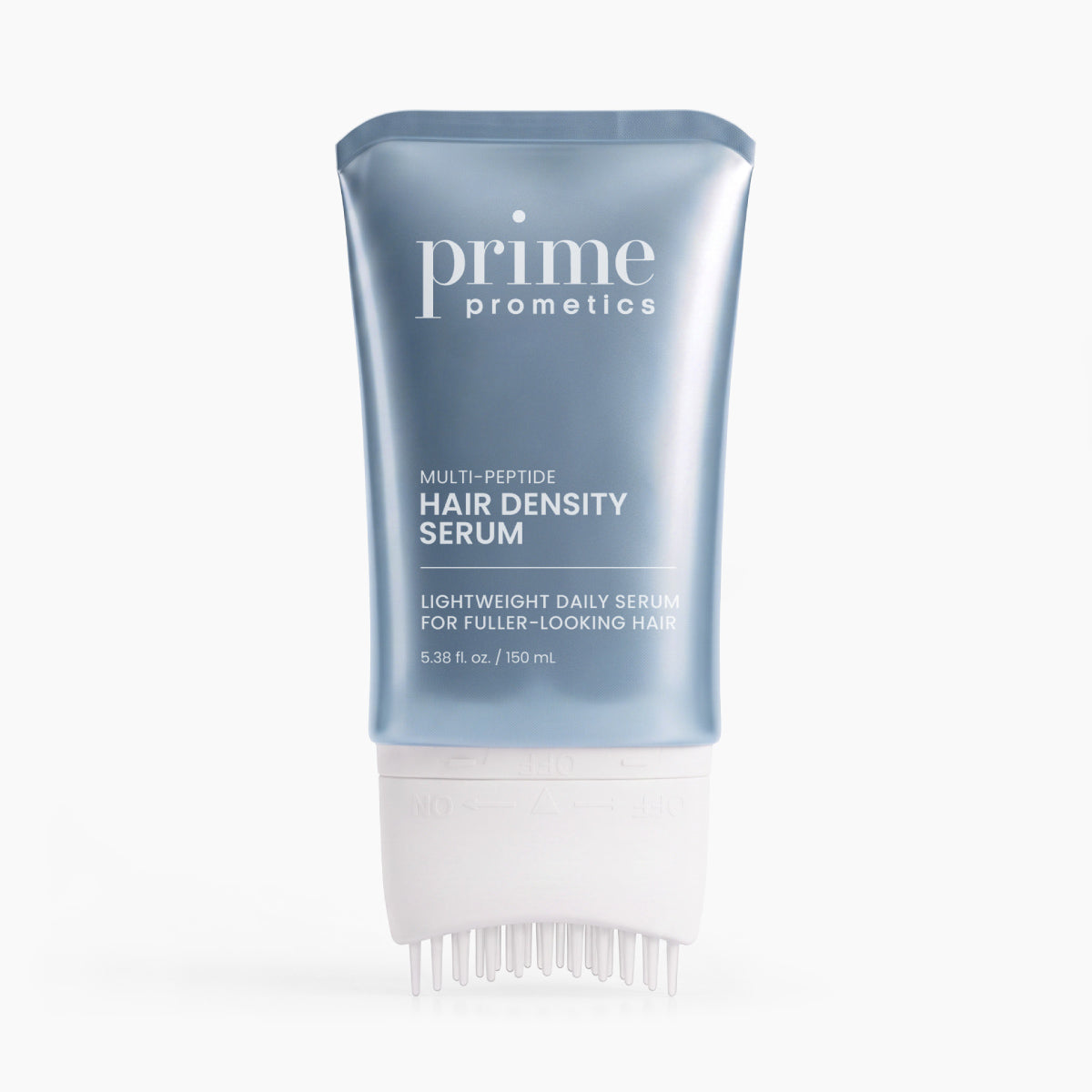 Eine blau-weiße Tube „PrimePrometics™ Multi-Peptide Hair Density Serum“ mit einem Applikatorkamm, beschrieben als leichtes Serum für den täglichen Gebrauch für volleres Haar, Inhalt 150 ml.