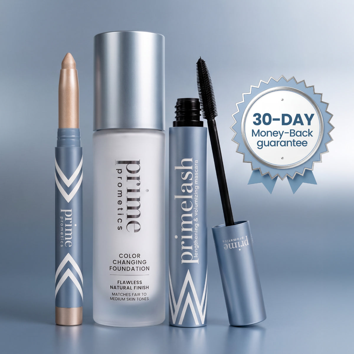 Drei Make-up-Produkte von Prime Prometics – ein Lidschattenstift, eine Foundation und eine Wimperntusche – sind auf einer grauen Fläche neben einem blau-silbernen Aufkleber mit der Aufschrift „30-Tage-Geld-zurück-Garantie“ zu sehen.