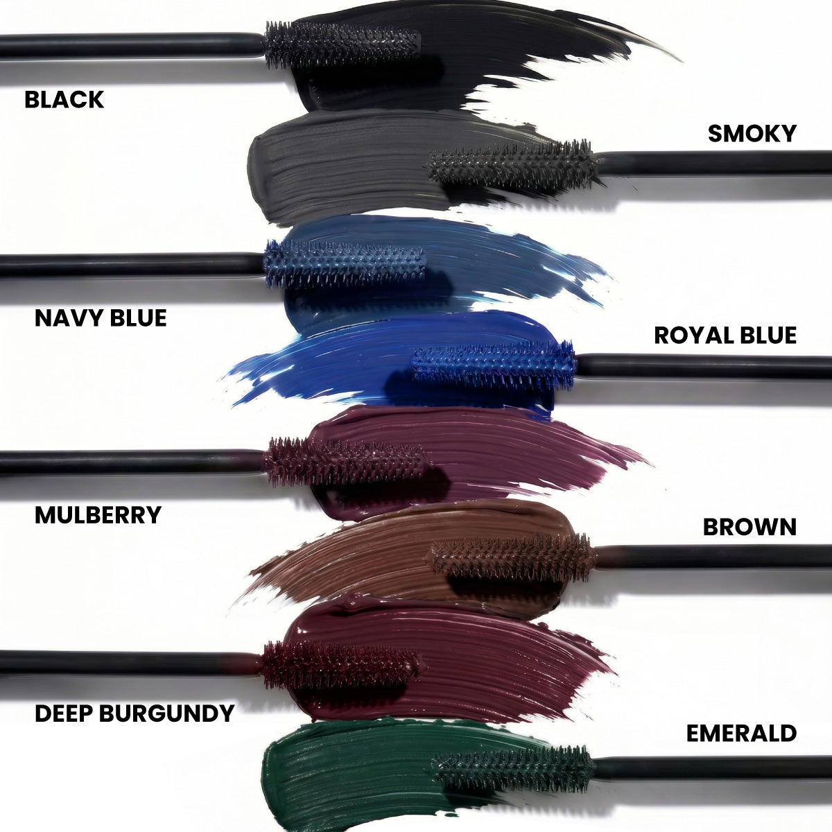 Sechs PrimePrometics™ PrimeLash-Mascara-Bürstchen präsentieren sich in leuchtenden Farbtönen – Schwarz, Marineblau, Maulbeere, Tiefes Burgunderrot, Smoky, Königsblau, Braun und Smaragdgrün –, die jeweils deutlich mit ihrem Namen beschriftet sind. Speziell als „Pro-Age“-Mascara für reife Frauen entwickelt, um das natürliche Wimpernwachstum zu fördern und gleichzeitig eine auffällige Farbe zu verleihen. Der Hintergrund ist weiß.